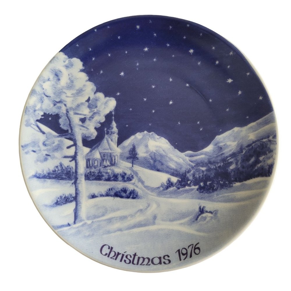 VTG CHRISTMAS 1976 Blue and White Plate Bavaria Germany Kuba Porzellan